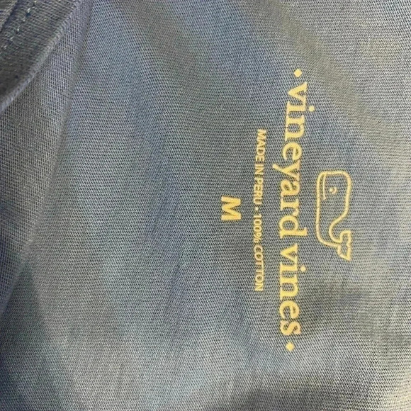 Women’s Vineyard Vines Football Tee size medium - Picture 3 of 3